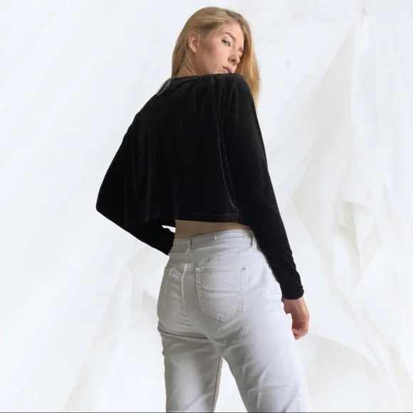 90’s black velvet top, ruched shoulder detail, long sleeves - Picture 3 of 13